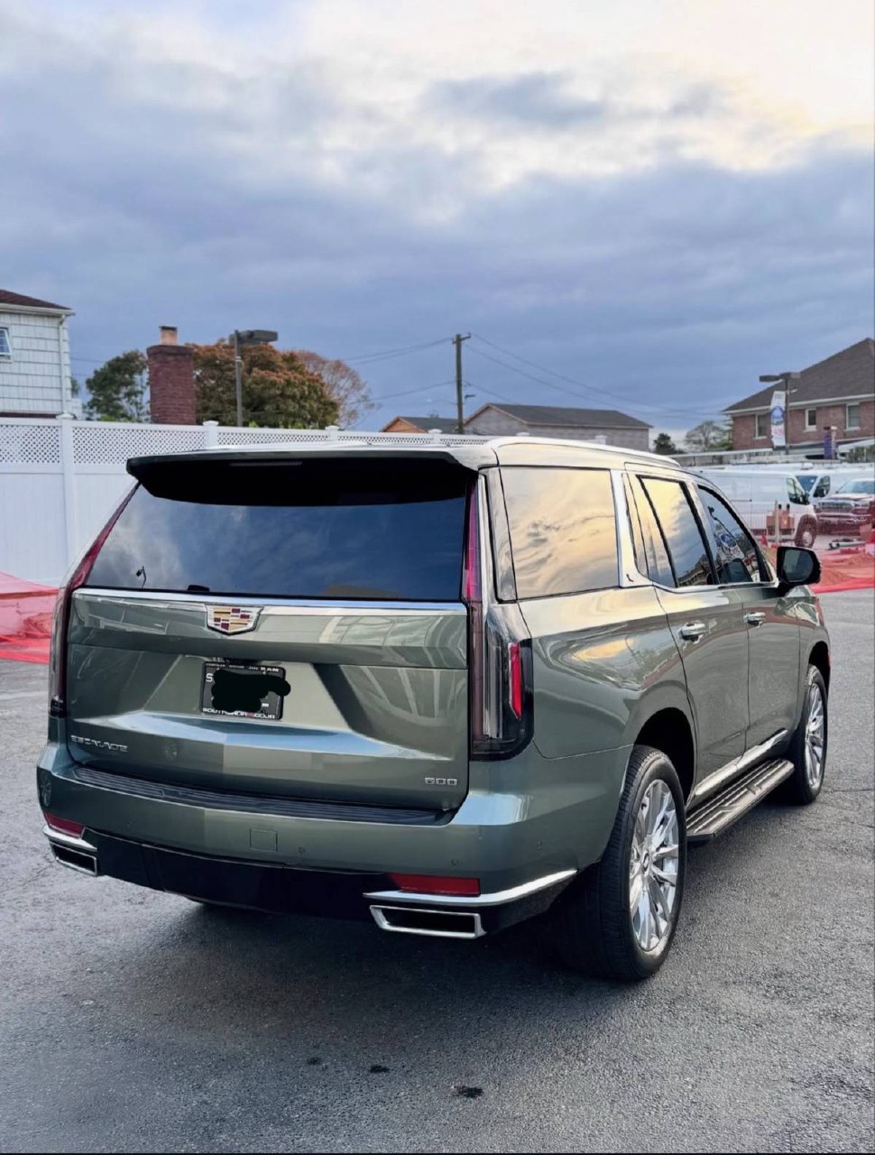 Cadillac Escalade Sport Platinum Gray - Image 11