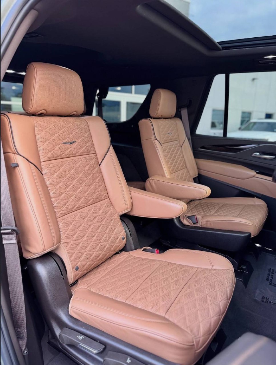 Cadillac Escalade Sport Platinum Gray - Image 9