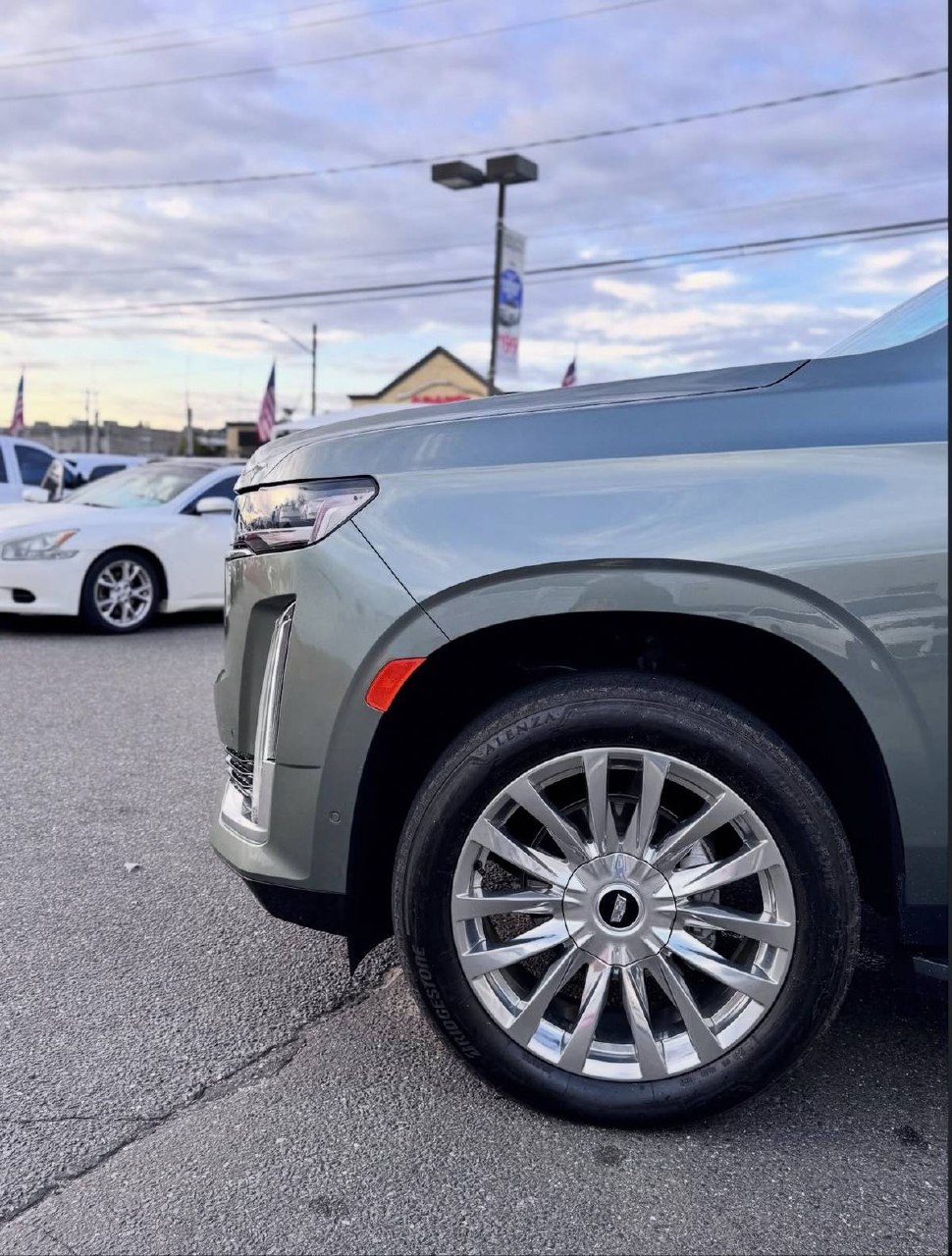 Cadillac Escalade Sport Platinum Gray - Image 5